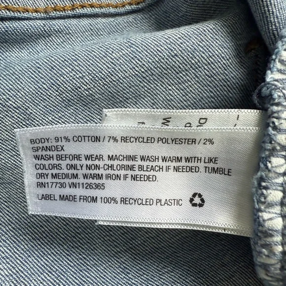 Universal Thread Distressed Denim Mid Rise Jean Shorts - size 14 - Picture 4 of 5